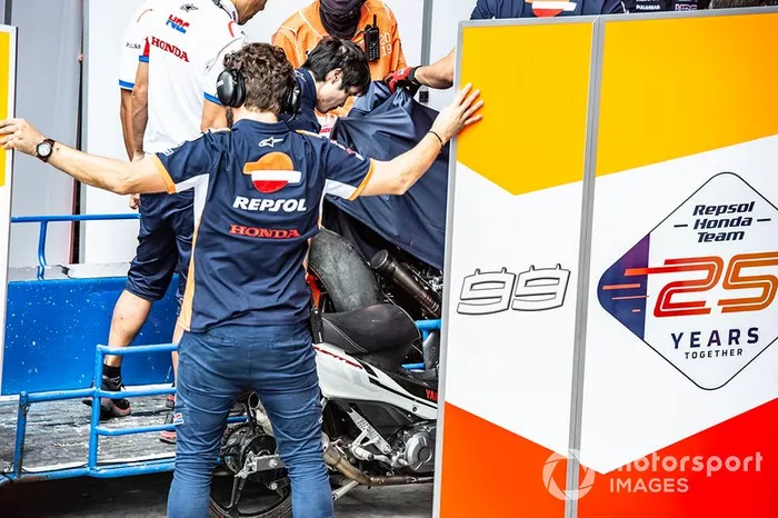 Moto de Marc Marquez, Repsol Honda Team, tras la caída