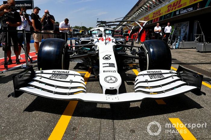Mercedes AMG F1 W10 con decoración especial por los 125 años en motorsport