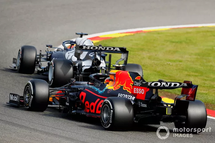 Yuki Tsunoda, AlphaTauri AT02, Sergio Pérez, Red Bull Racing RB16B