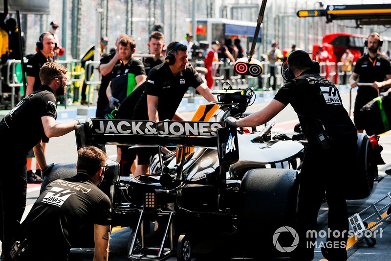 Haas mekanikerler, Kevin Magnussen, Haas F1 Team VF-19