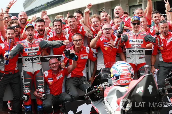 Ganador Andrea Dovizioso, Ducati Team, segundo Jorge Lorenzo, Ducati Team