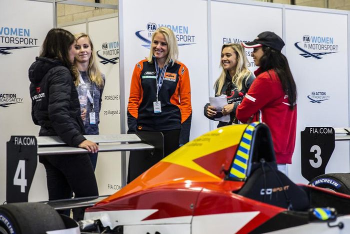 Programa de la FIA para mujeres piloto