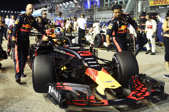 Daniel Ricciardo, Red Bull Racing RB14 on the grid