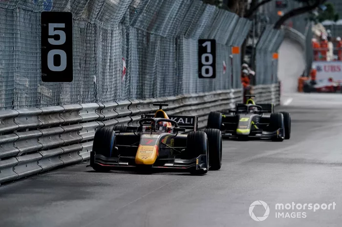 Liam Lawson, Hitech Grand Prix, y Dan Ticktum, Carlin