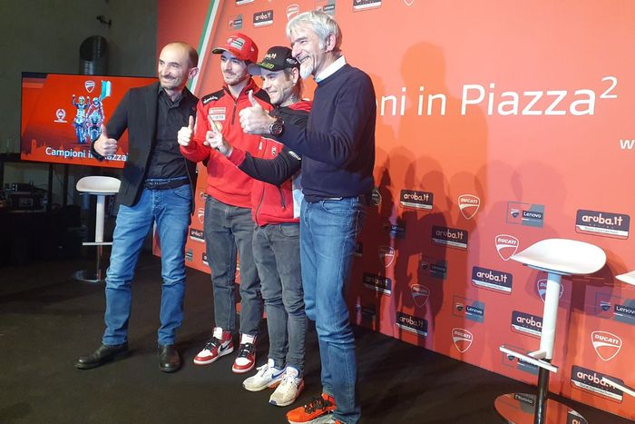 Claudio Domenicali, Consejero Delegado de Ducati Motor Holding, Pecco Bagnaia, Alvaro Bautista, Aruba.it Racing Ducati y Gigi Dall'Igna, Director General de Ducati Corse. 