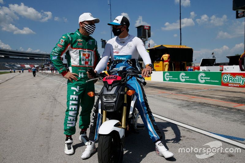 Tony Kanaan, A.J. Foyt Enterprises Chevrolet, Graham Rahal, Rahal Letterman Lanigan Racing Honda