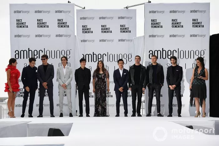 Natalie Pinkham, Sky TV, Charles Leclerc, George Russell, Esteban Ocon, Jack Aitken, Tatiana Calderón, Guanyu Zhou, Nicholas Latifi, Sergey Sirotkin y Antonio Giovinazziat en el Amber Lounge Fashion Show