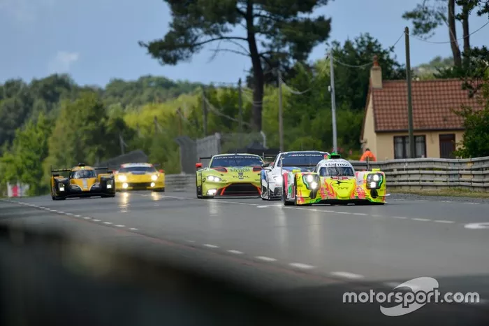 #3 Rebellion Racing Rebellion R-13: Nathanael Berthon, Gustavo Menezes, Thomas Laurent, leads the pack