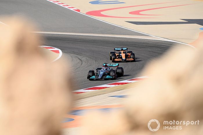 George Russell, Mercedes W13, Daniel Ricciardo, McLaren MCL36