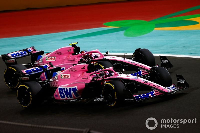 Fernando Alonso, Alpine A522, lucha con Esteban Ocon, Alpine A522