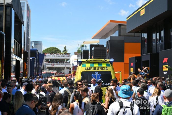 Servicios de emergencia en el paddock debido a un incendio