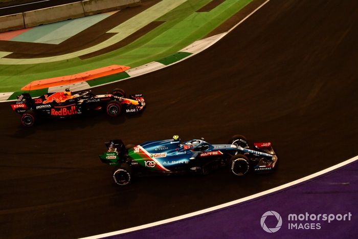 Esteban Ocon, Alpine A521, Max Verstappen, Red Bull Racing RB16B