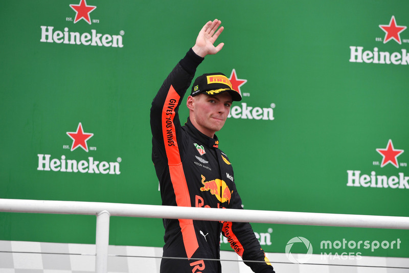 Max Verstappen, Red Bull Racing, festeggia sul podio