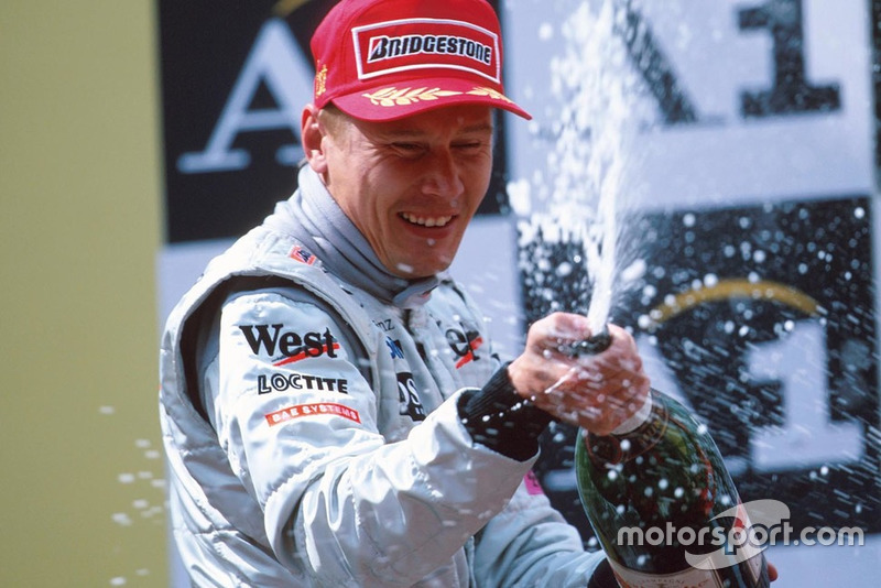 Le vainqueur Mika Hakkinen, Mclaren  MP4-15