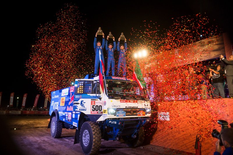 Podium : #500 Team Kamaz Master: Eduard Nikolaev, Evgeny Yakovlev, Vladimir Rybakov