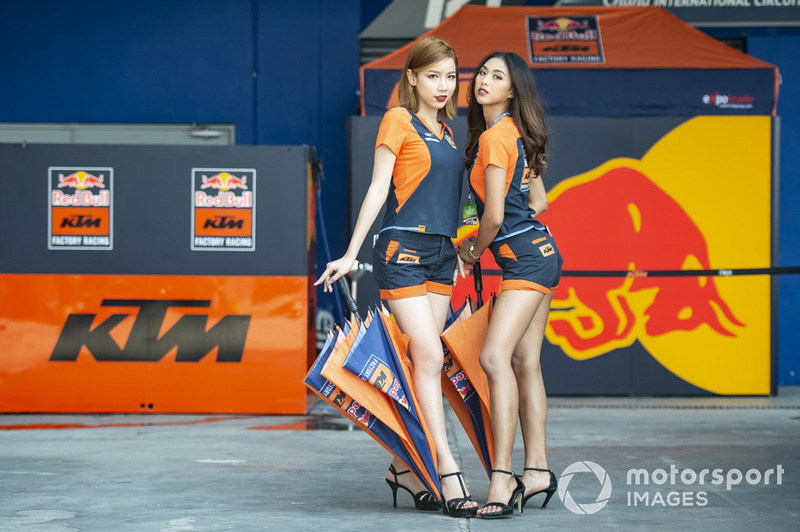 Rajtrácslányok a Thai Nagydíjról