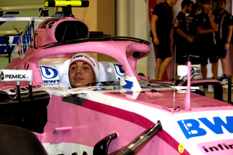 Esteban Ocon, Racing Point Force India VJM11, groepsfoto