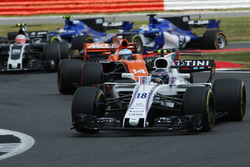 Lance Stroll, Williams FW40, Fernando Alonso, McLaren MCL32, Kevin Magnussen, Haas F1 Team VF-17