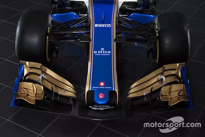 Sauber C36 voorvleugel detail