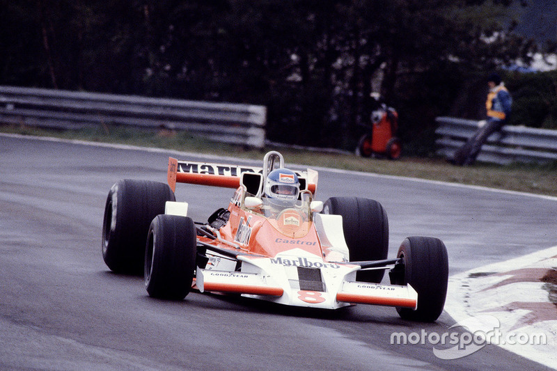 1976-1979 : McLaren M26, à moteur Ford Cosworth