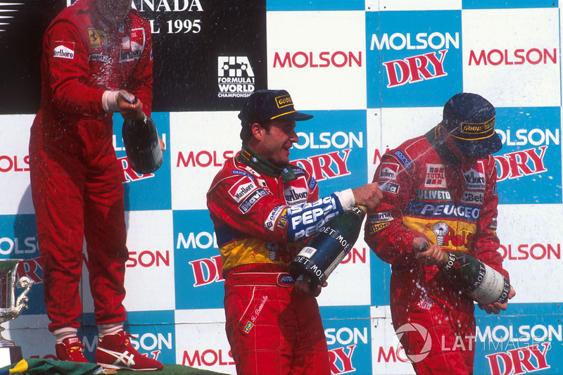 Podio: ganador de la carrera Jean Alesi, Ferrari, segundo lugar Rubens Barrichello, Jordan y tercer 