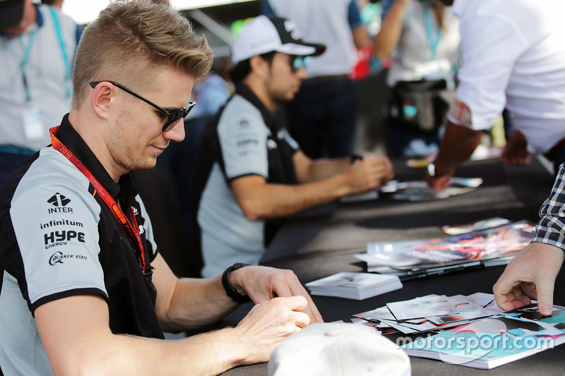 Nico Hulkenberg, Sahara Force India F1 signs autographs for the fans