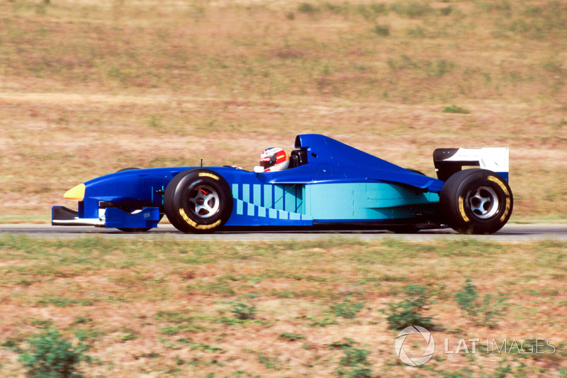 Michael Schumacher prueba el Sauber Petronas C16 para ayudar al equipo suizo con información para el desarrollo