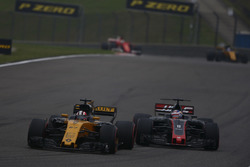 Nico Hulkenberg, Renault Sport F1 Team RS17, leads Romain Grosjean, Haas F1 Team VF-17