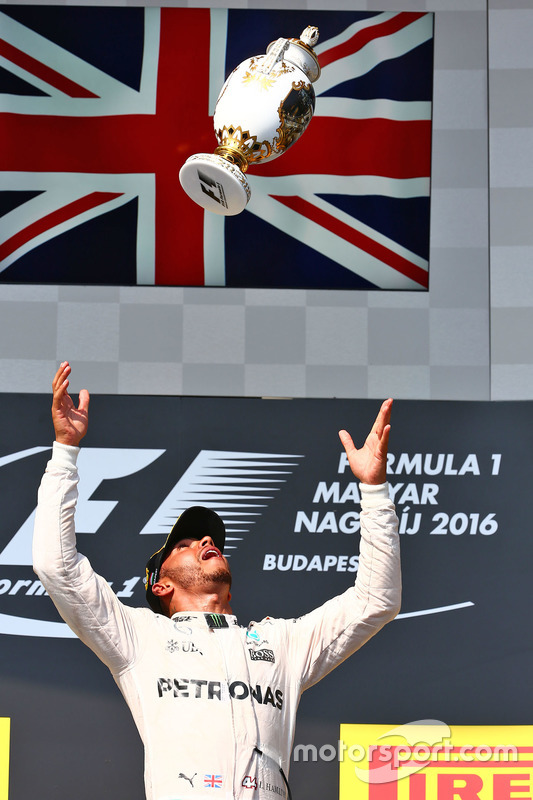 Race winner Lewis Hamilton, Mercedes AMG F1 celebrates on the podium