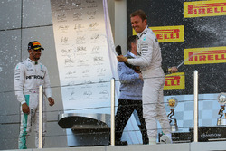 Podio: ganador Nico Rosberg, Mercedes AMG F1 Team, segundo clasificado Lewis Hamilton, Mercedes AMG