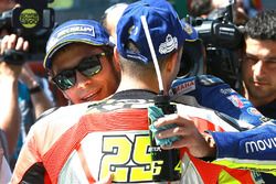 Ganador de la pole Valentino Rossi, Yamaha Factory Racing, ty el tercer calificado Andrea Iannone, D