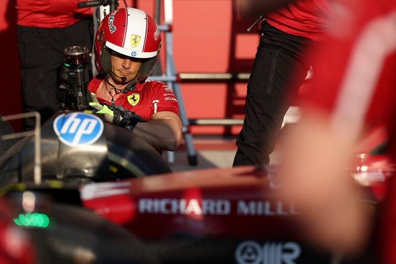 Entraînement de l'équipe des stands de la Scuderia Ferrari