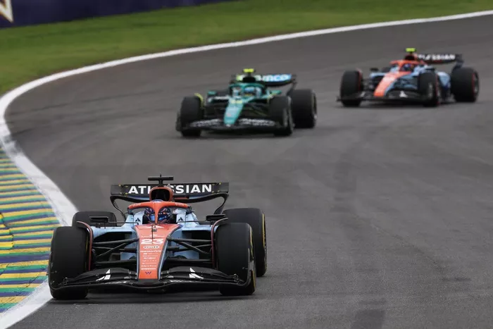 Fernando Alonso, Aston Martin Racing, Carlos Sainz, Williams, Alexander Albon, Williams