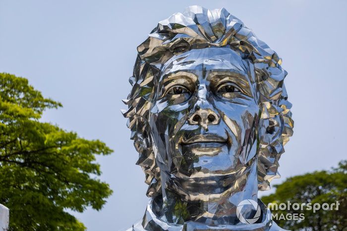 Nueva estatua de Ayrton Senna en el circuito Interlagos