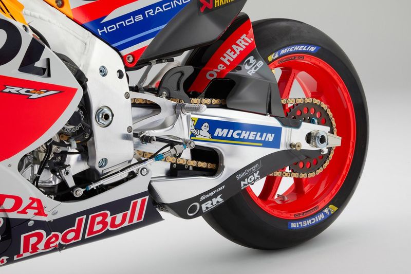 Detalle de la Honda RC213V del Repsol Honda Team para la temporada 2023