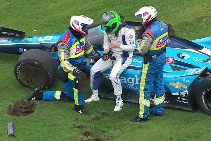 Choque al inicio de la carrera