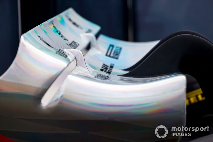 Detalle del alerón trasero del coche de Fórmula 1 2022  