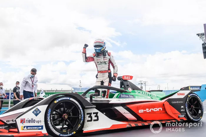 Segundo lugar Rene Rast, Audi Sport ABT Schaeffler, en Parc Ferme