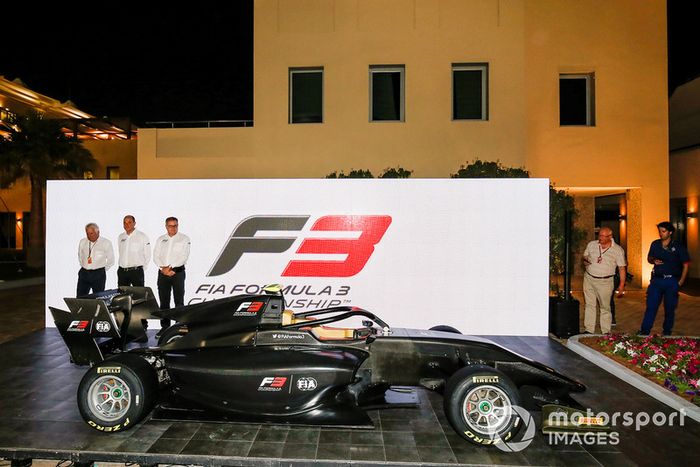 El nuevo FIA F3 2019 es anunciado por Bruno Michel, Didier Perrin, Charlie Whiting y Sean Bratches en el paddock de F1