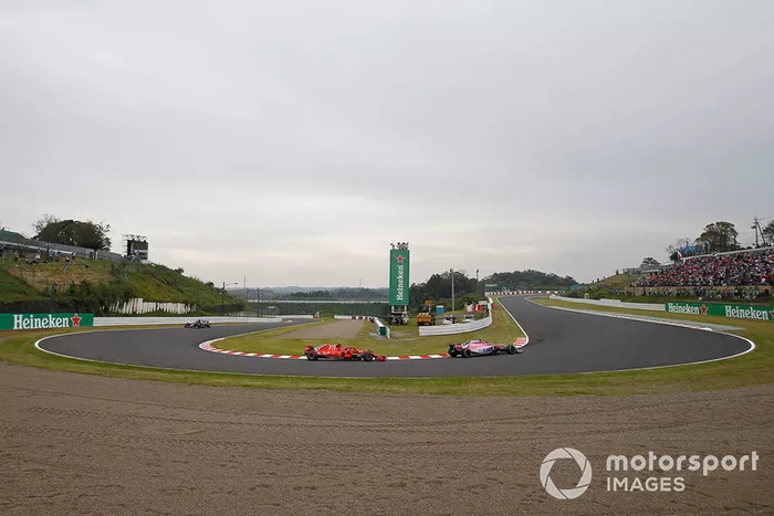 Esteban Ocon, Racing Point Force India VJM11 and Kimi Raikkonen, Ferrari SF71H 