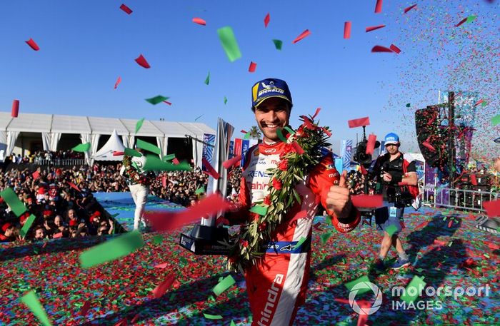 Podio: ganador de la carrera Jérôme d'Ambrosio, Mahindra Racing celebra