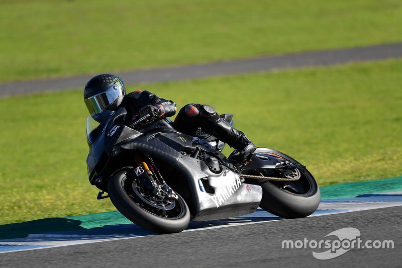 Lewis Hamilton prova la Yamaha Superbike