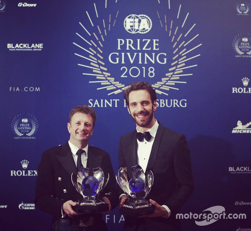 Campeones de la FIA Fórmula E 2017/18: Jean-Éric Vergne (piloto) y Audi Sport ABT Schäffler (equipo)