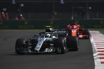 Valtteri Bottas, Mercedes AMG F1 W09 EQ Power+ et Sebastian Vettel, Ferrari SF71H