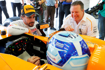 Jimmie Johnson sulla McLaren, Fernando Alonso, Zak Brown