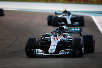 Lewis Hamilton, Mercedes AMG F1 W09 EQ Power+ devant Valtteri Bottas, Mercedes AMG F1 W09 EQ Power+