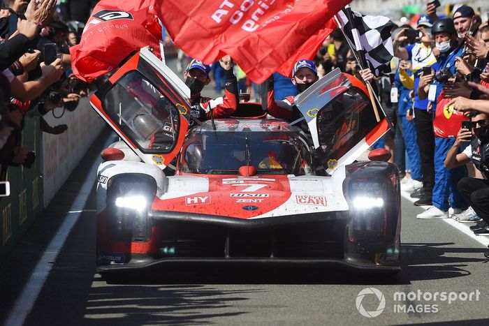 Ganadores  #7 Toyota Gazoo Racing Toyota GR010 - Hybrid Hypercar, Mike Conway, Kamui Kobayashi, José María López