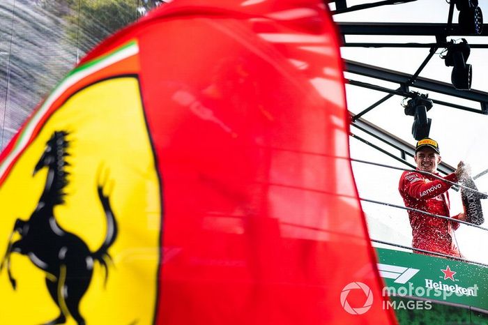 Mejor pudo saborear la victoria en casa de Ferrari, en el GP de Italia, la siguiente semana. Desoyendo la táctica del equipo el sábado logró la pole, y el domingo se hizo con su segundo triunfo