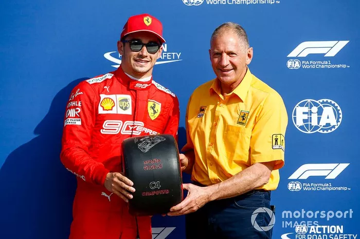 Jody Scheckter presenta il Pole Sitter Charles Leclerc, Ferrari con il Pirelli Pole Position Award