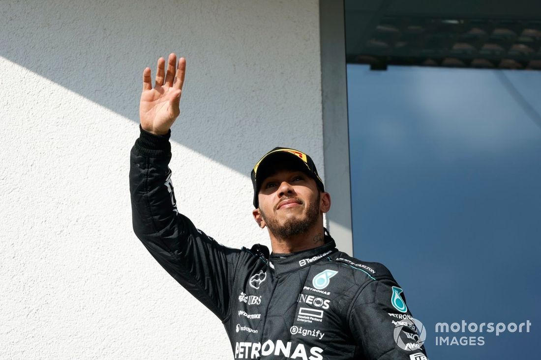 Lewis Hamilton, Mercedes-AMG F1 Team, 3ª posição, sobe ao pódio